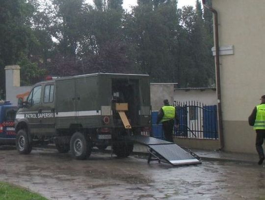 Przyniósł pocisk moździerzowy pod budynek mieszkalny przy ul. Wilczej - wciąż pozostaje nieuchwytny