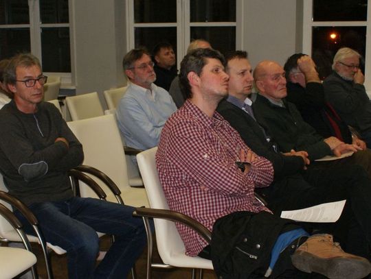 Przyszli do urzędu, by zaprotestować w sprawie jakości drogi. "Ona nie spełnia standardów XX wieku"