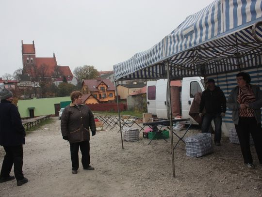 Pustki na targowisku przy ul. Wiślanej. Przeniosą rynek pod mury zamkowe?