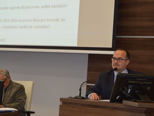 Radni przeciwko „obcinaniu” nagród dla prezesów miejskich spółek