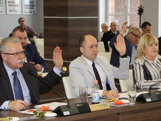 Radni przegłosowali. W budżecie miasta znalazły się środki na kryte lodowisko oraz dalszy remont ul. Gdańskiej