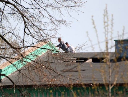 "Raj" dla złomiarzy. W ruinach drożdżowni wciąż niebezpiecznie