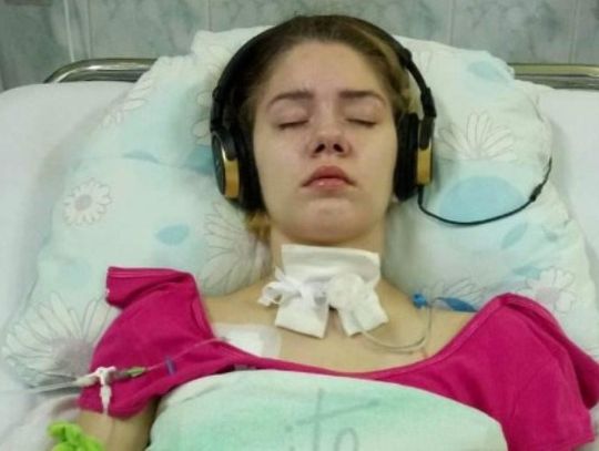 Razem obudźmy Nadię! Otwiera oczy, rusza rękoma. Uśmiecha się, czasem płacze. Jednak jej stan...