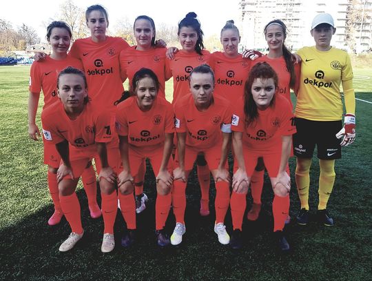 Remis na boisku lidera