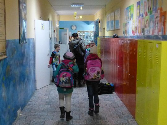 Rewolucja w oświacie: "Najgorzej mają dzieci z Czarlina, Bałdowa i Rokitek"