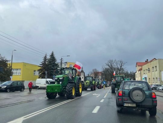 ROLNICY ZAPROTESTOWALI!  Przeciwko Zielonemu Ładowi, zalewaniu rynku przez towary rolne z Ukrainy i całkowitej nieopłacalności produkcji