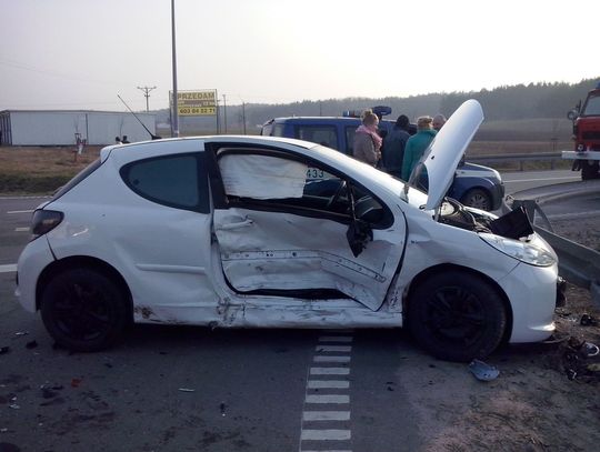 Rozbite auta po groźnym wypadku w Jaźwiskach. (ZDJĘCIA)