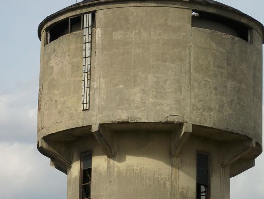 Rozpoczęła się rozbiórka kolejowej wieży ciśnień