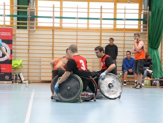 Rugby – sport dla... myślących. Sportowcy na wózkach grali w Gniewie