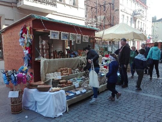 Ruszył przedświąteczny jarmark na tczewskiej starówce. Czym handlują wystawcy?