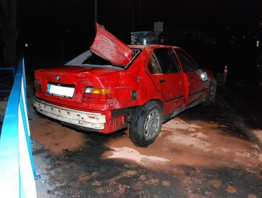 ﻿ Samochód wpadł do kanału - dwie osoby ranne 