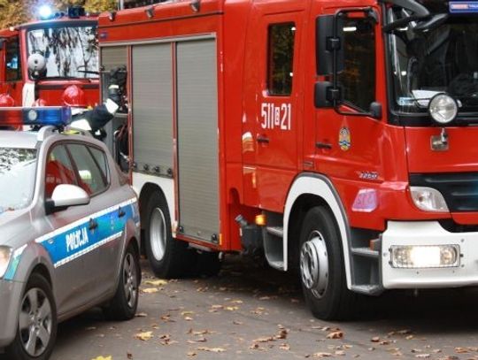  Samochód z czterema osobami w rowie