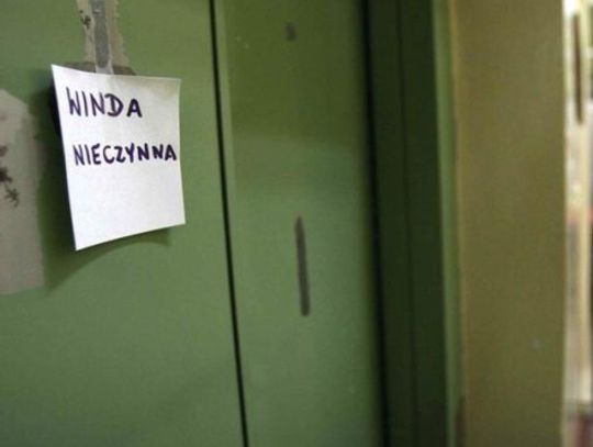 Schodami z 10. piętra... Awaryjne windy przy Jagiełły