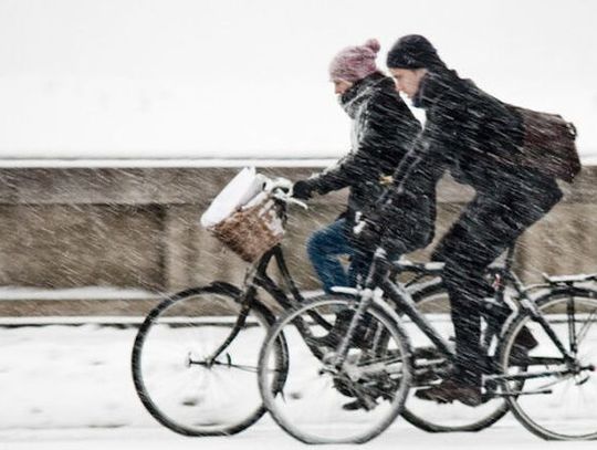 Sezon rowerowy trwa cały rok – porady, jak jeździć rowerem zimą