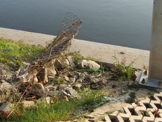 Siatka „puściła” - niedoróbka szpeci przystań