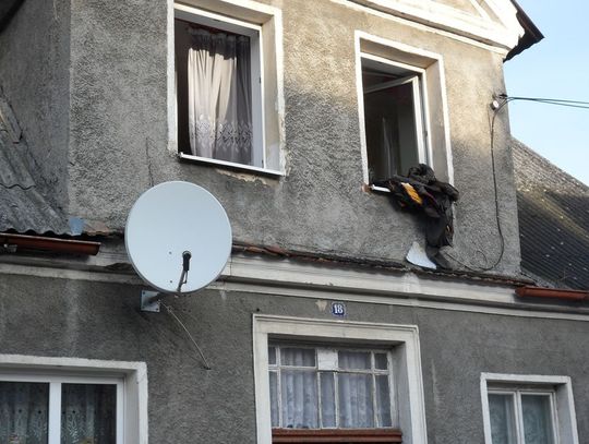 Siedem osób ewakuowano z płonącego mieszkania  