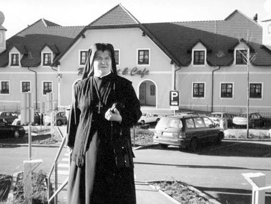 Siostry Pasterki pomagają samotnym matkom