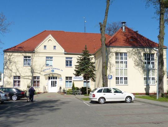 Skakał z bólem po skierowanie. Szpital odpowiada