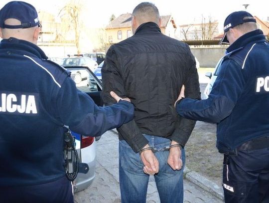 Skrępowali ręce 16-latkom! Grozili "bejsbolami" oraz gazem