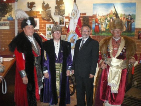 Ślubowali nowi bracia kurkowi - w sarmackich strojach