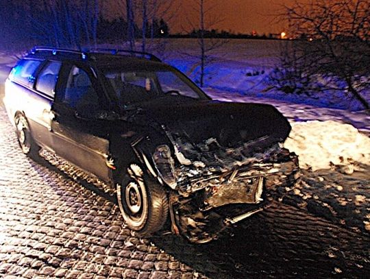 Śmiertelny wypadek na „berlince”. Pasażer wypadł z auta