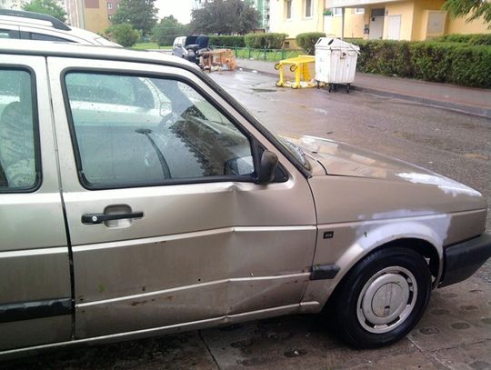 Śmietniki latały na Akacjowej