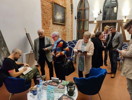 Spotkanie z autorem „Sary”, muzyką i filmem. Gniewska Noc Bibliotek 2022