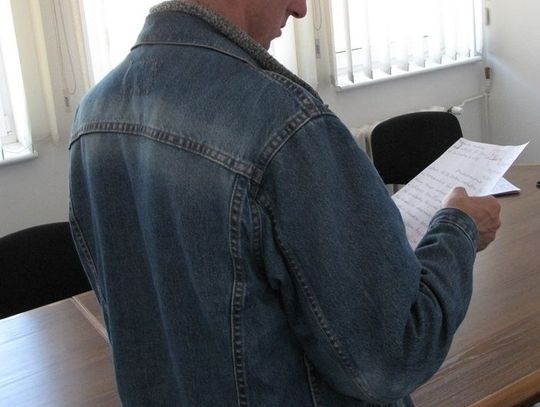 Sprawa duszenia na komendzie policji. Pokrzywdzony zdania nie zmienia