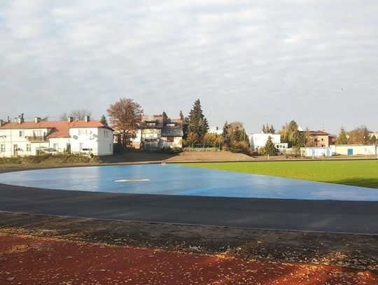 Stadion na Bałdowskiej – powstaje nawierzchnia