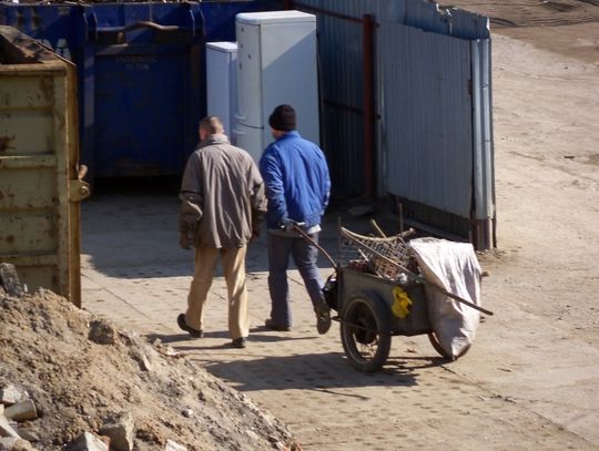 Starówka na celowniku złomiarzy i wandali