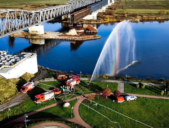 Strażacy ćwiczyli na bulwarze w Tczewie