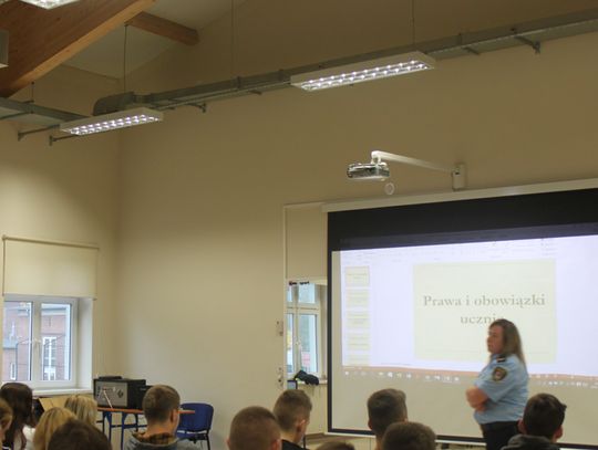 Strażnicy rozmawiali z uczniami o wykroczeniach i... papierosach