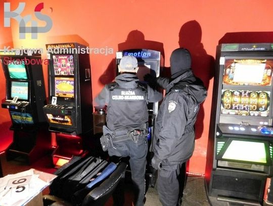 Sukces funkcjonariuszy pomorskiej KAS. Namierzyli i zlikwidowali 34 nielegalne automaty do hazardu na terenie woj. pomorskiego