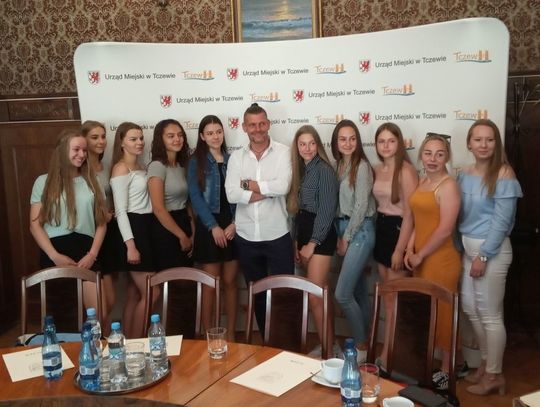 Sukcesy tczewskich sportowców. Nagrodzono mistrzynie Polski w piłce plażowej ręcznej i wicemistrzów ogólnopolskiego turnieju LA