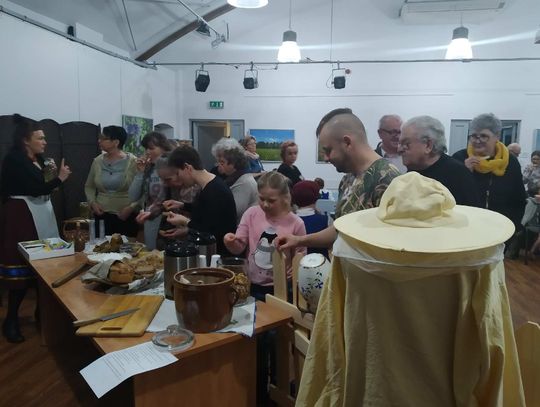  Światowy Dzień Kociewia z Fabryką Sztuk. Taniec regionalny – korkarz i opowieści o pszczołach