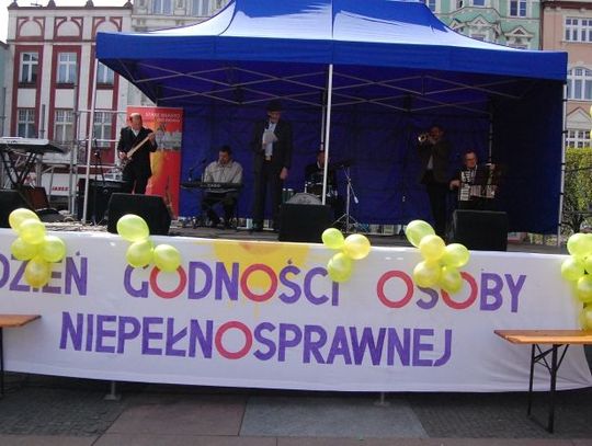 Święto niepełnosprawnych na pl. Hallera
