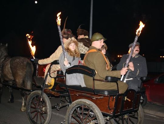Święto Niepodległości w Gniewie – z flagami i w barwach narodowych