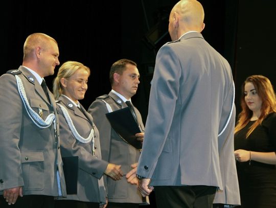 Święto Policji w Tczewie – mundurowi odebrali awanse i odznaczenia