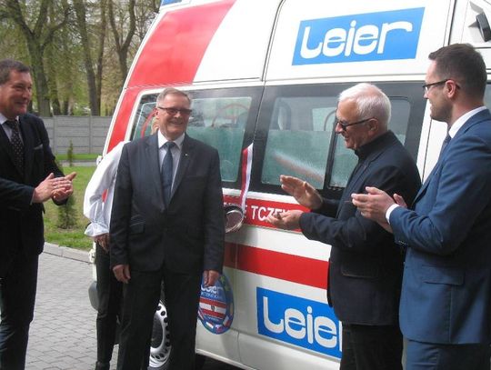 Świętują urodziny - rozdają karetki. Jeden z pojazdów trafił do tczewskiej lecznicy