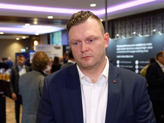 Sztuczna inteligencja napędza e-commerce. Innowacje przyspieszają jak nigdy dotąd