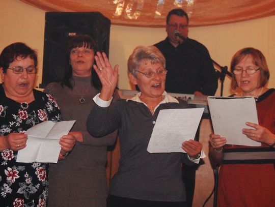 Tańce, śpiewy, tort i... poezja. Uroczyste obchody 10-lecia KGW Swarożyn