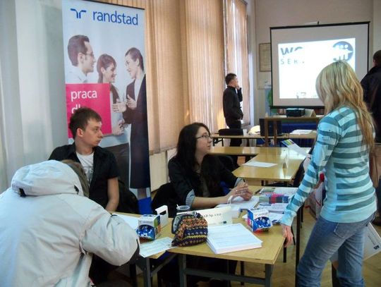 Targi pracy - dużo bezrobotnych, mniej pracodawców