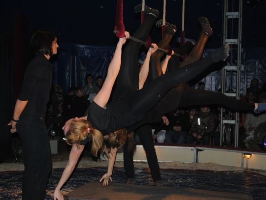 Tczewscy licealiści z niemieckimi rówieśnikami połykali ogień i chodzili po szkle