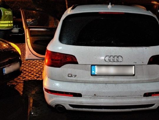 Tczewscy policjanci odzyskali dwa kradzione auta. Stały na parkingu na nowych tablicach