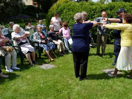 Tczewscy policjanci uczyli seniorów... samoobrony