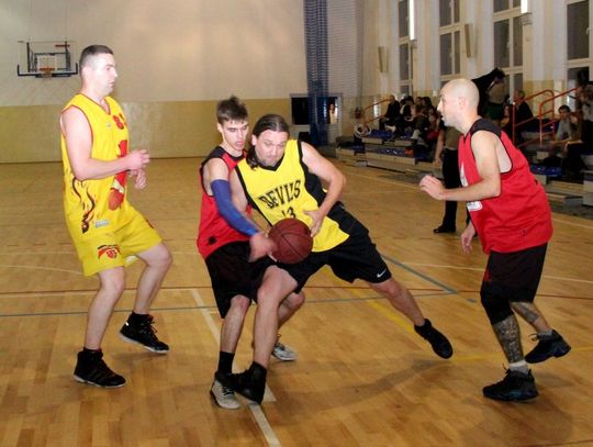 Tczewska Amatorska Liga Koszykówki - TCZ i Polpharma już na czele