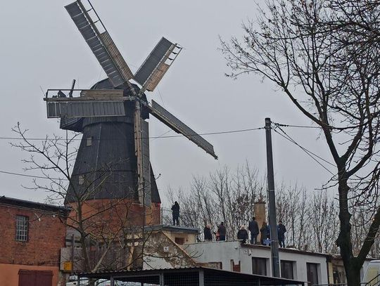 Tczewski wiatrak odzyskuje blask. Bryła i wnętrze odnowione, lecz surowe. W planach odnowa jego otoczenia