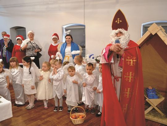 Tczewskie przedszkolaki w jasełkowych kreacjach w Fabryce Sztuk!