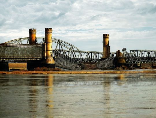 Tego można było się spodziewać. Runął stary, historyczny most tczewski!
