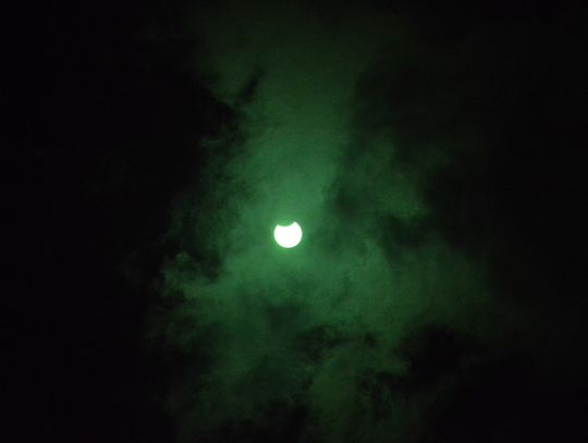 TERAZ: Zaćmienie Słońca [FOTO]